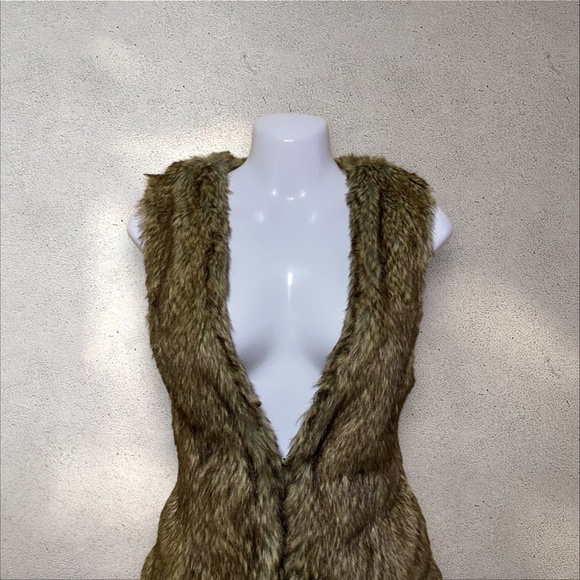 XXI Faux Fur Vest - Picture 3 of 6